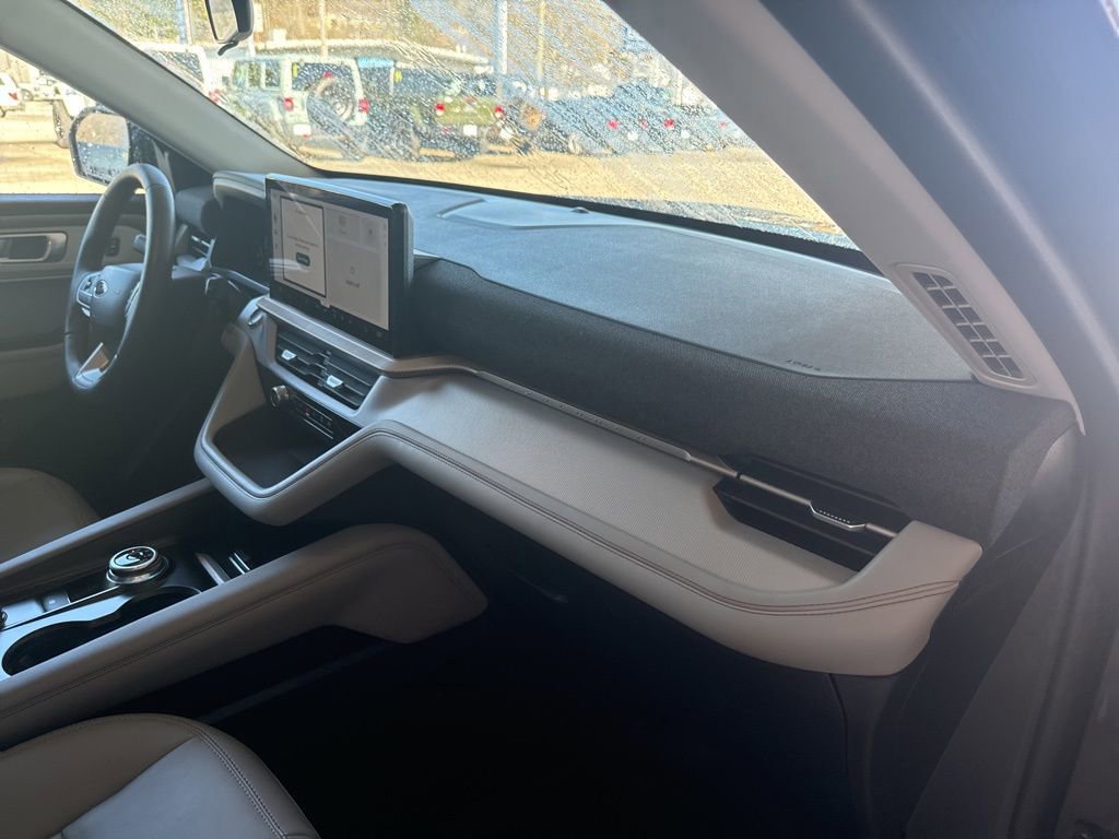 Certified 2025 Ford Explorer Active w/ Active Comfort Package image 20