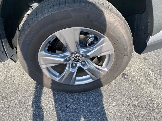 Used 2024 Toyota RAV4 XLE AWD/4WD image 31