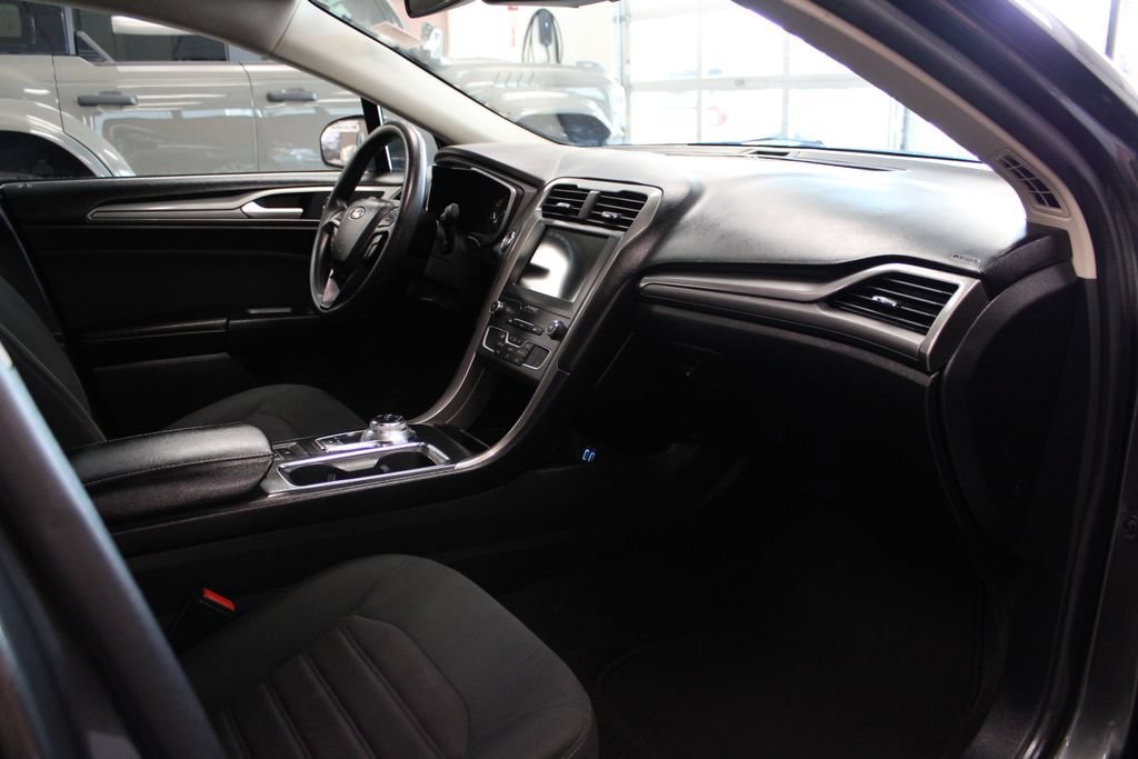 Certified 2020 Ford Fusion SE FWD image 42