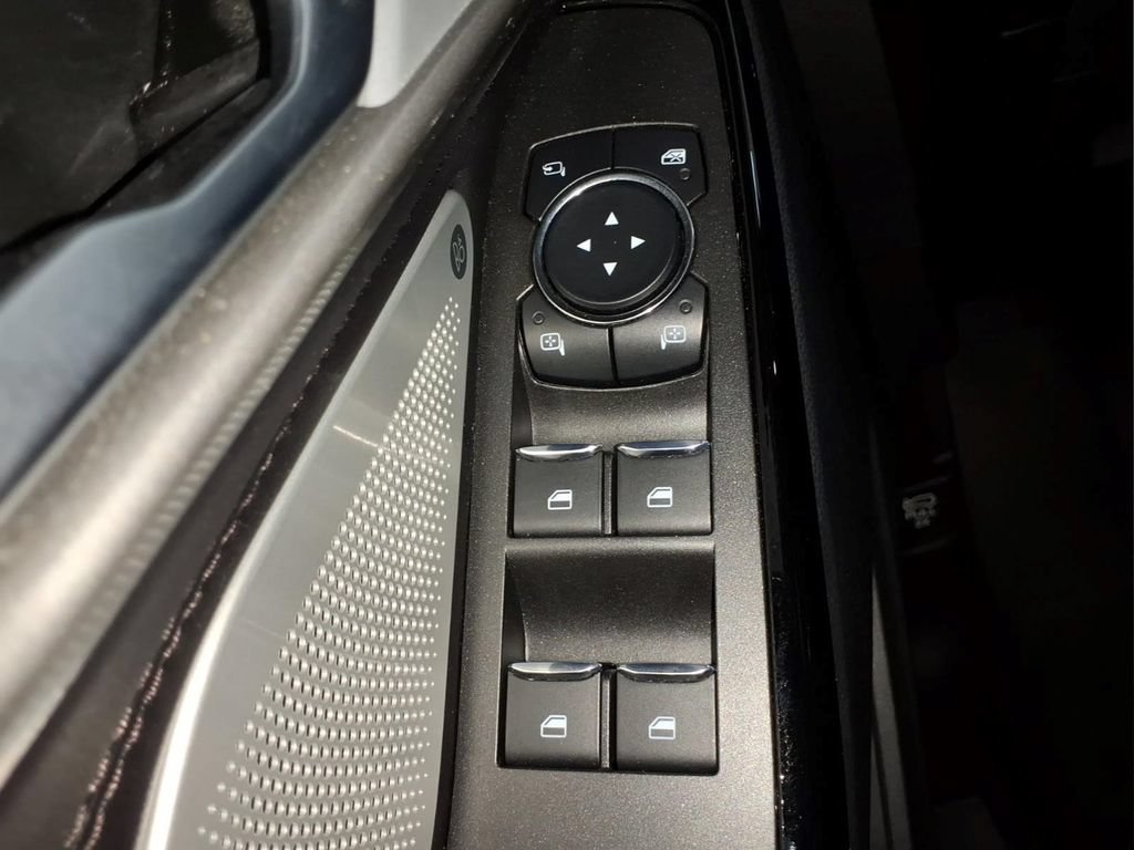 Certified 2023 Ford Explorer Platinum w/ Technology Package AWD/4WD image 15