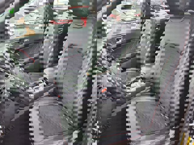 Certified 2024 Ford Edge ST-Line image 7