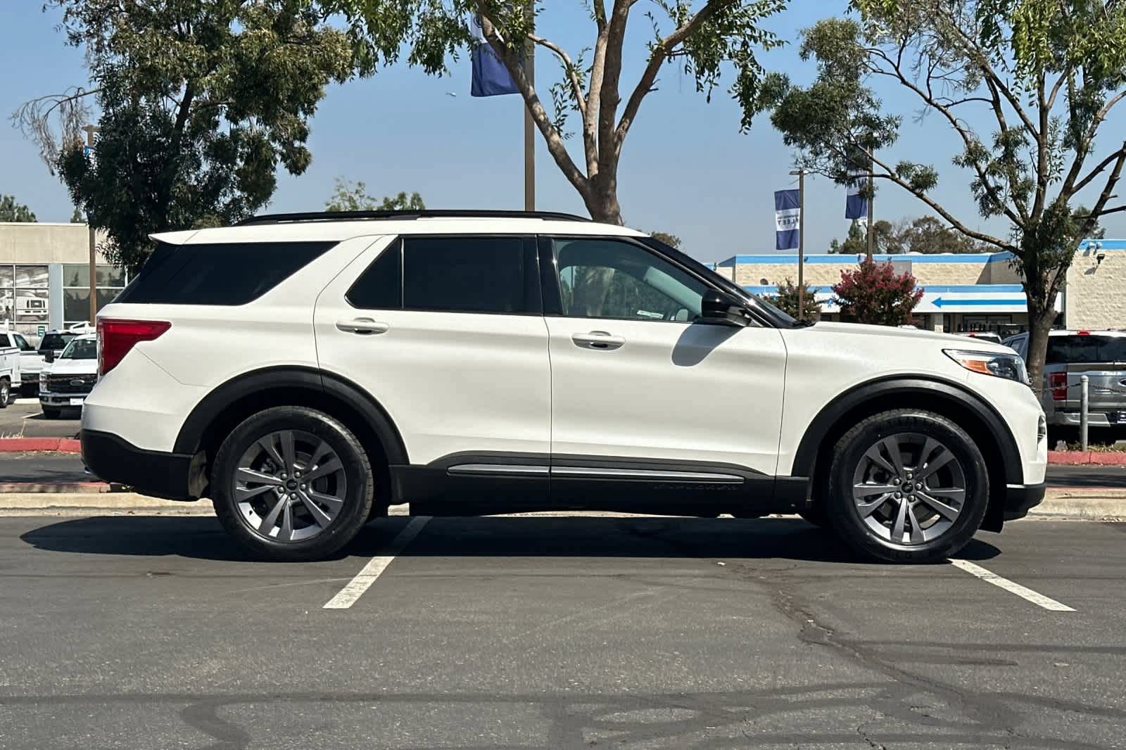 Certified 2023 Ford Explorer XLT w/ Equipment Group 202A RWD image 9