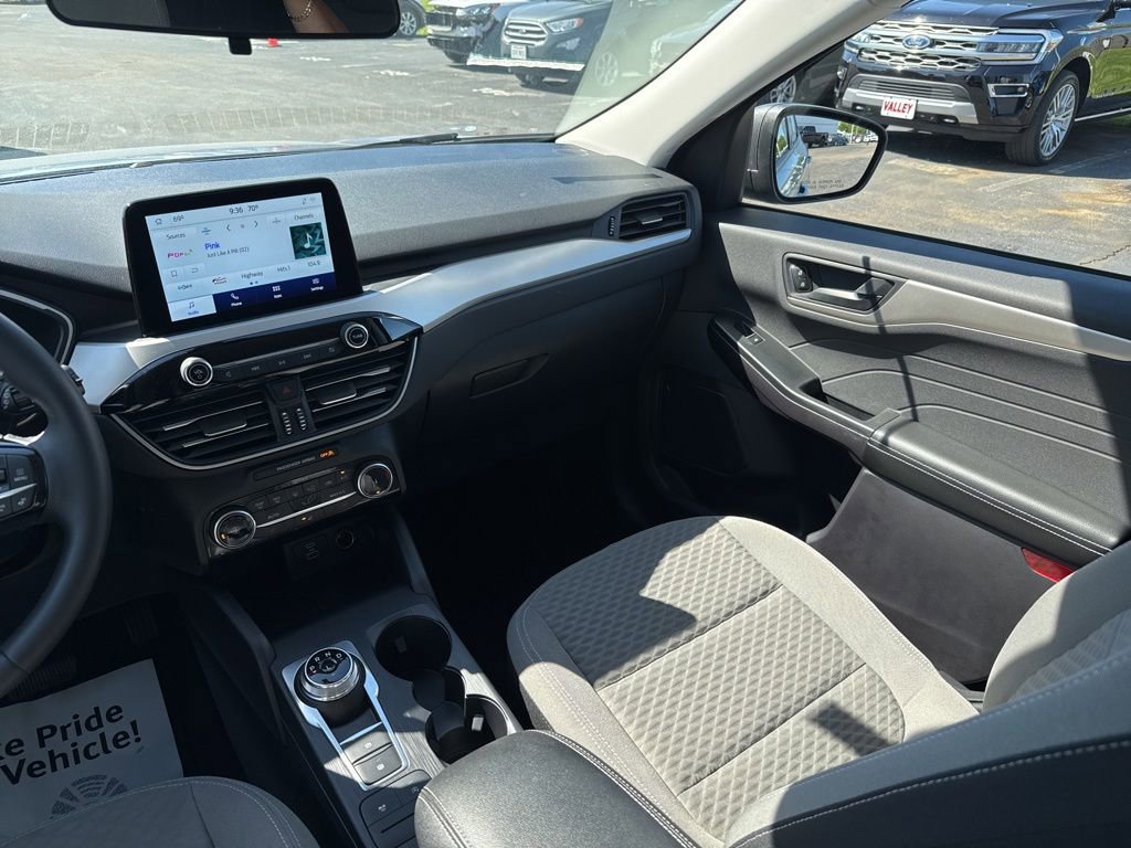 Certified 2022 Ford Escape SE w/ Cold Weather Package FWD image 12