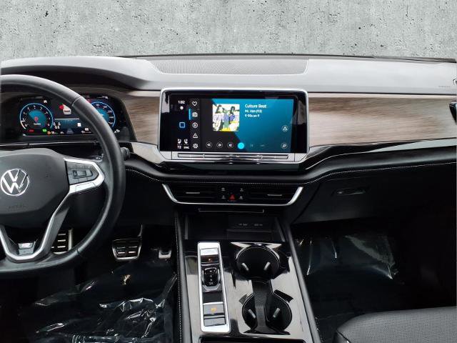 Used 2024 Volkswagen Atlas SEL Premium R-Line image 16