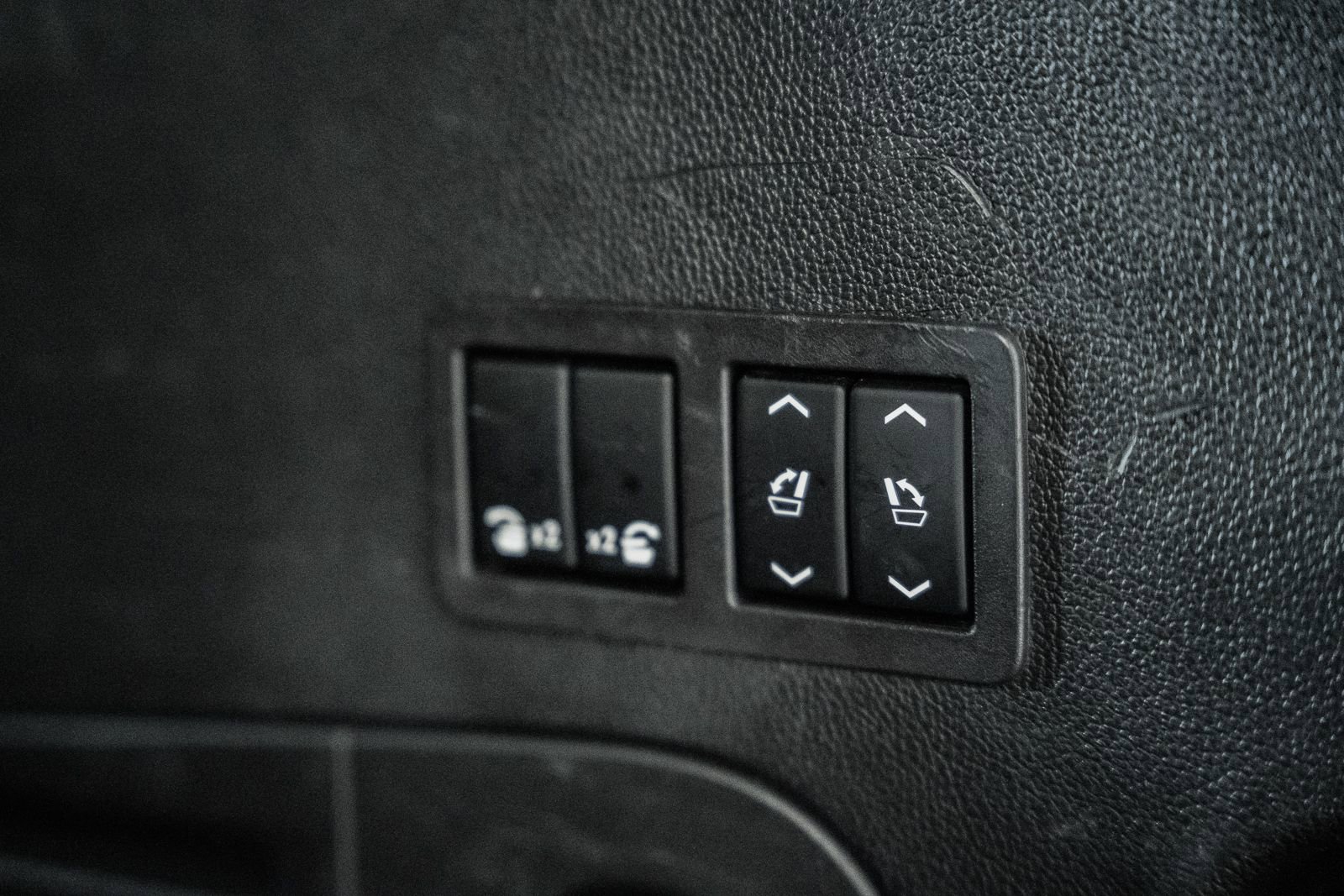 Used 2018 GMC Yukon Denali image 11