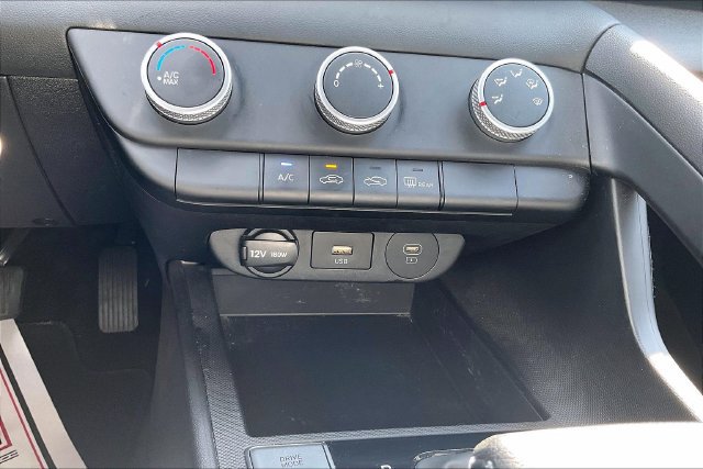 Used 2024 Hyundai Elantra SE FWD image 33