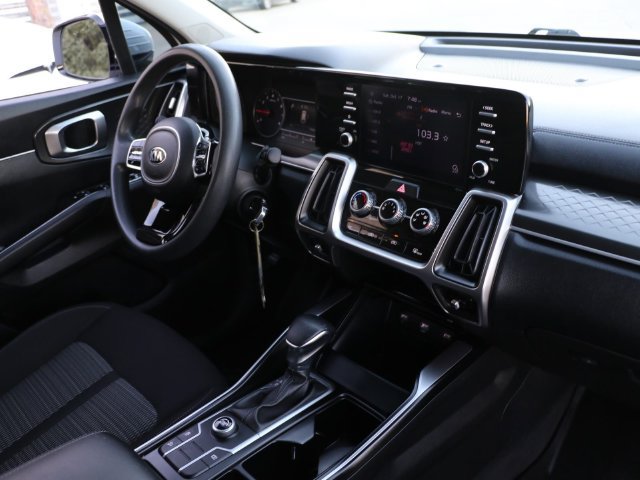 Used 2021 Kia Sorento LX FWD image 12