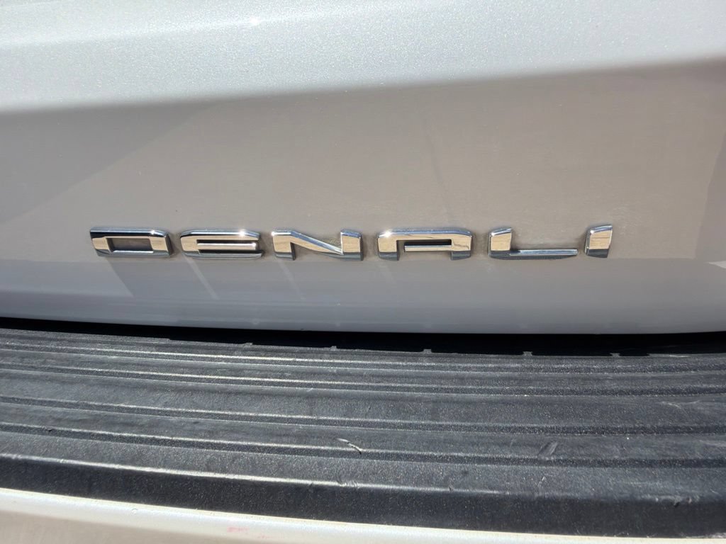 Used 2023 GMC Yukon XL Denali AWD/4WD image 15
