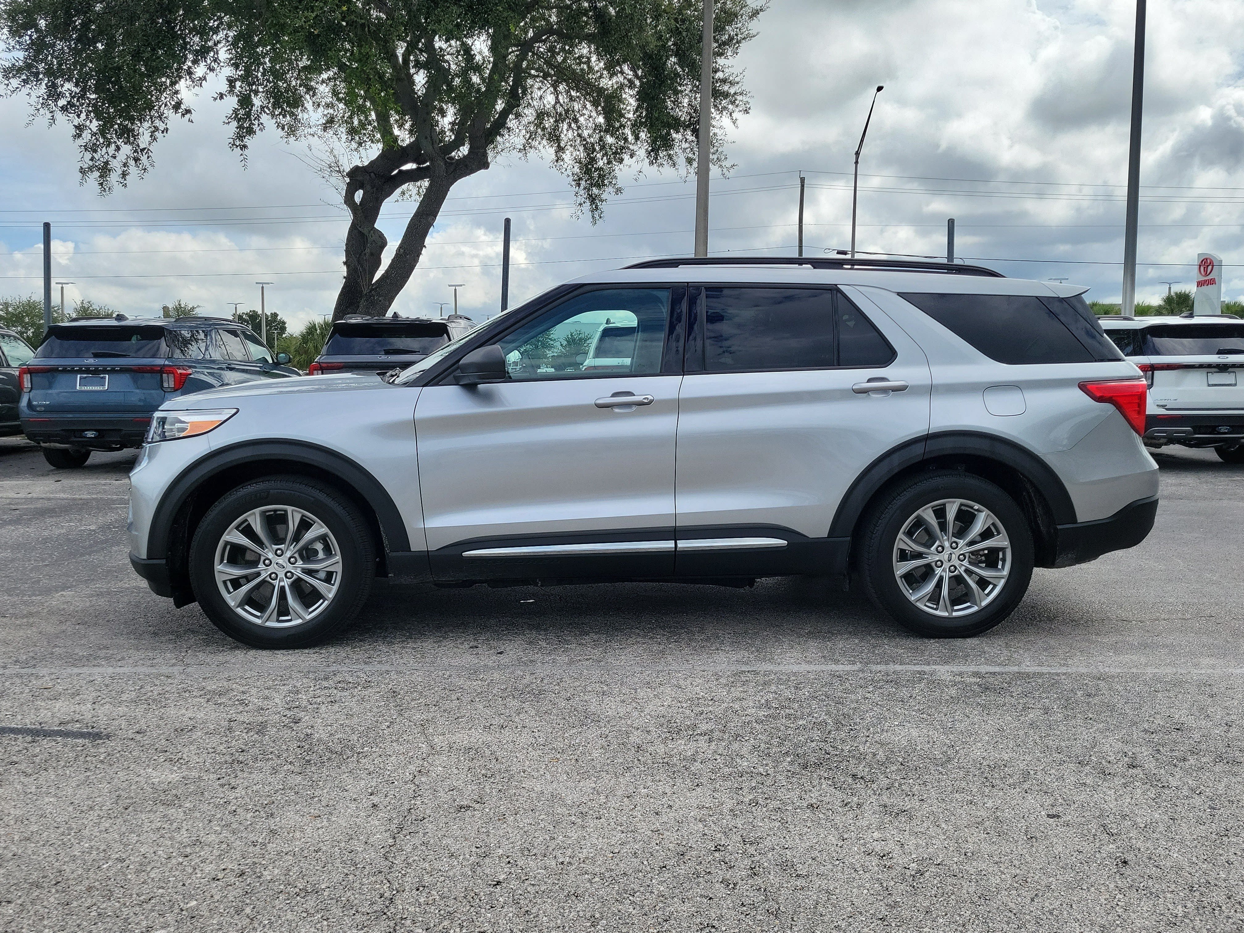 Certified 2023 Ford Explorer XLT w/ Equipment Group 202A RWD image 6