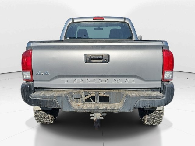 Used 2017 Toyota Tacoma SR AWD/4WD image 4
