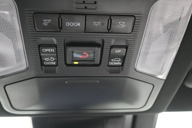 Used 2025 Toyota RAV4 XSE AWD/4WD image 16