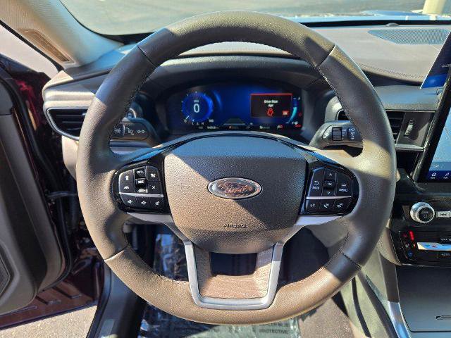 Certified 2023 Ford Explorer Platinum w/ Technology Package AWD/4WD image 40
