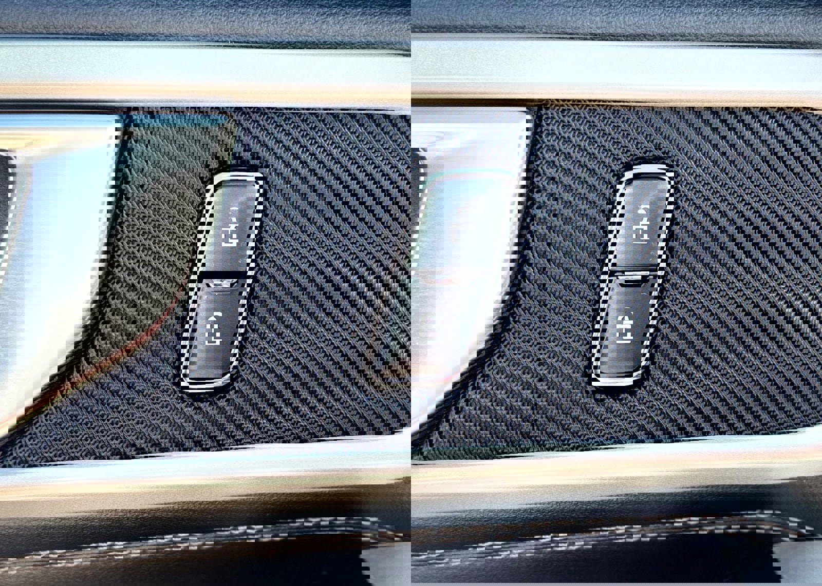 Certified 2021 Ford Explorer XLT w/ Equipment Group 202A image 34