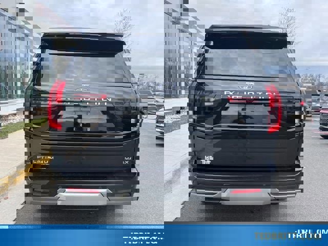 Certified 2025 Ford Expedition Max Platinum image 4