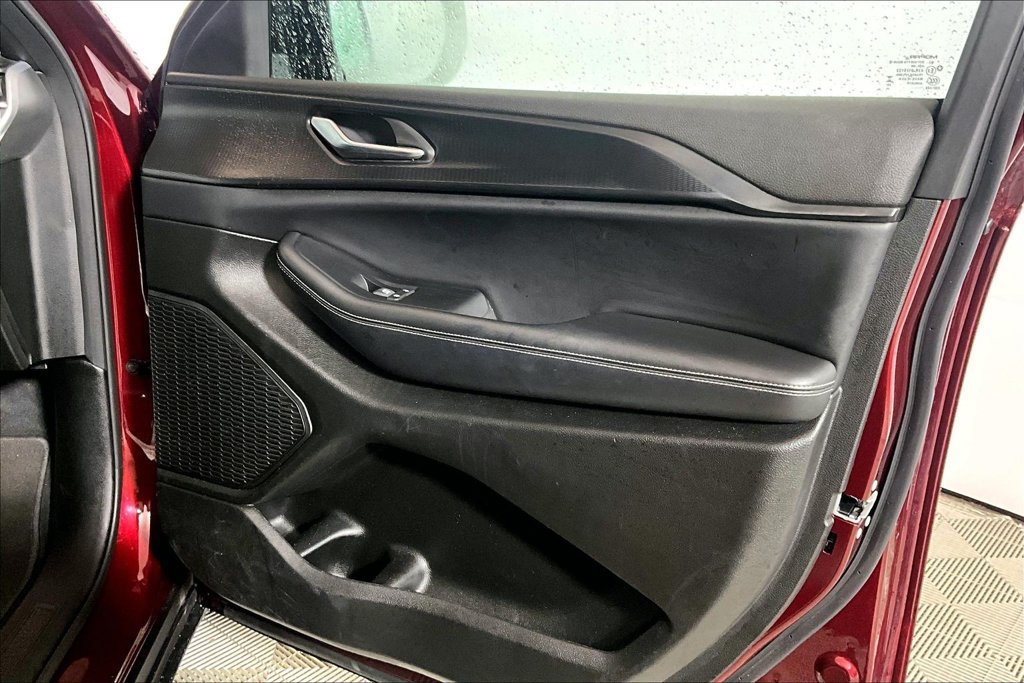 Used 2025 Jeep Grand Cherokee Altitude AWD/4WD image 19