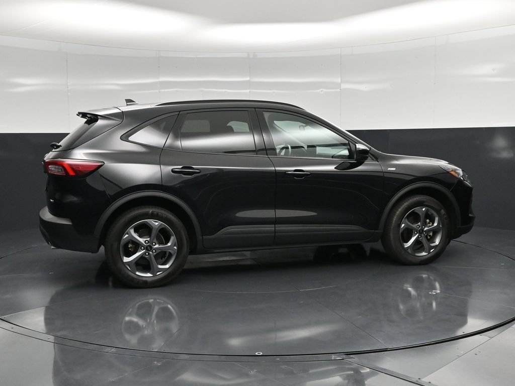 Certified 2025 Ford Escape ST-Line Select AWD/4WD image 2