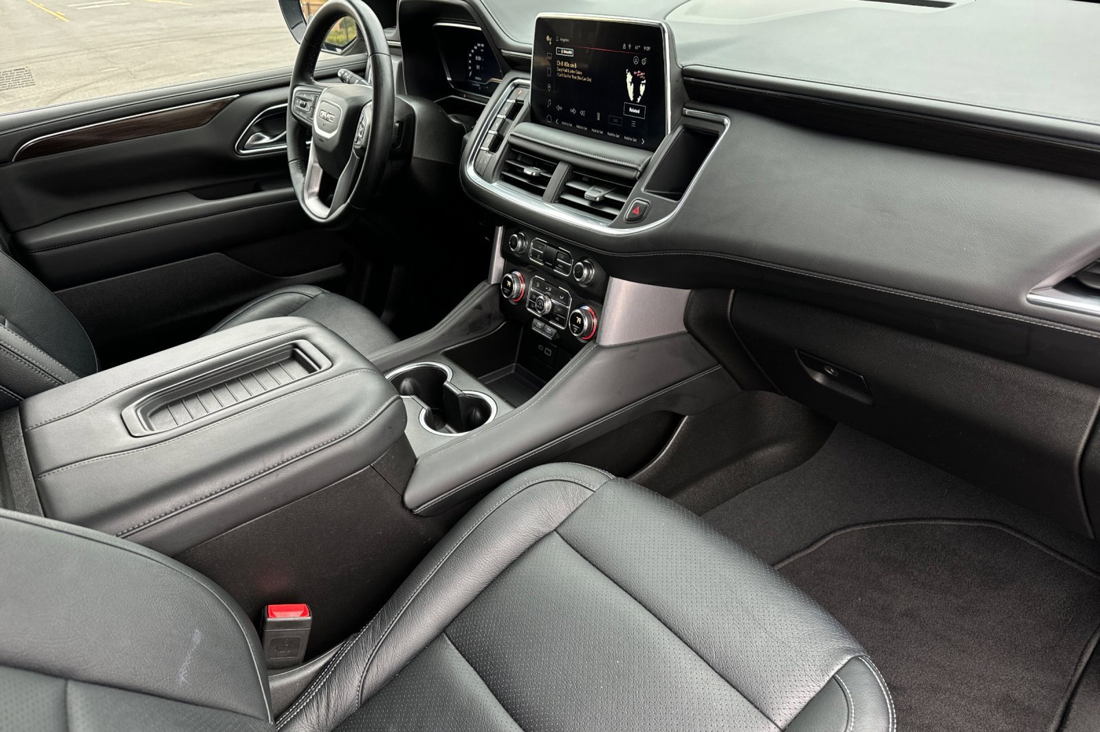 Used 2024 GMC Yukon XL SLE image 18