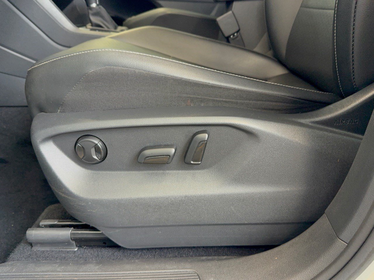 Used 2018 Volkswagen Tiguan SE FWD image 16