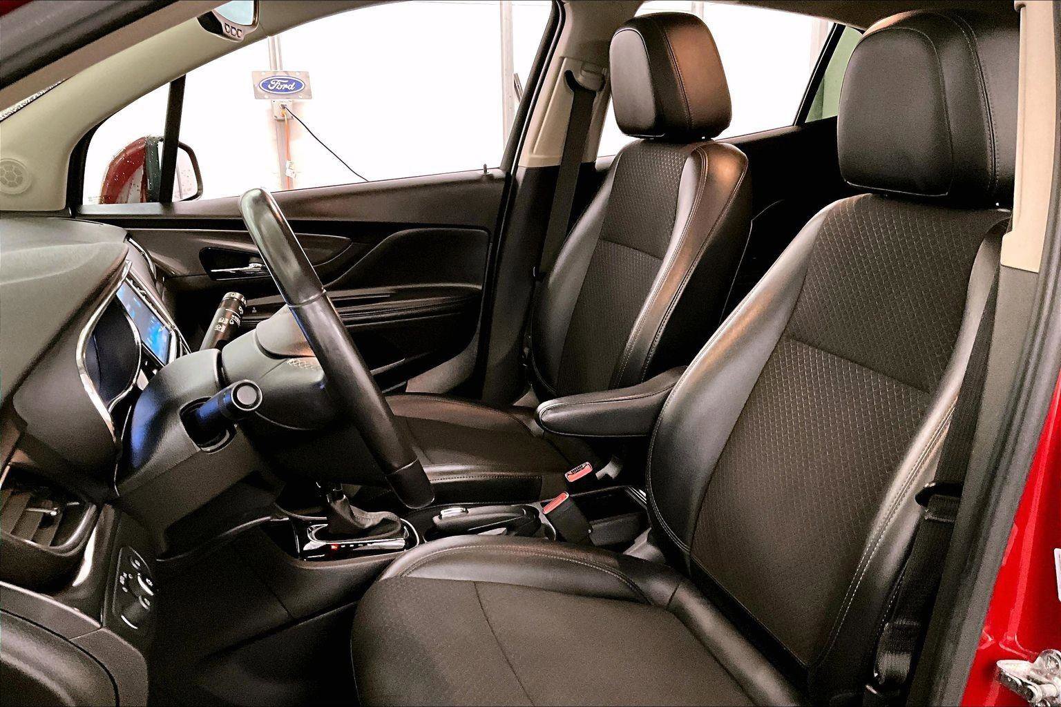 Used 2019 Buick Encore Sport Touring image 24