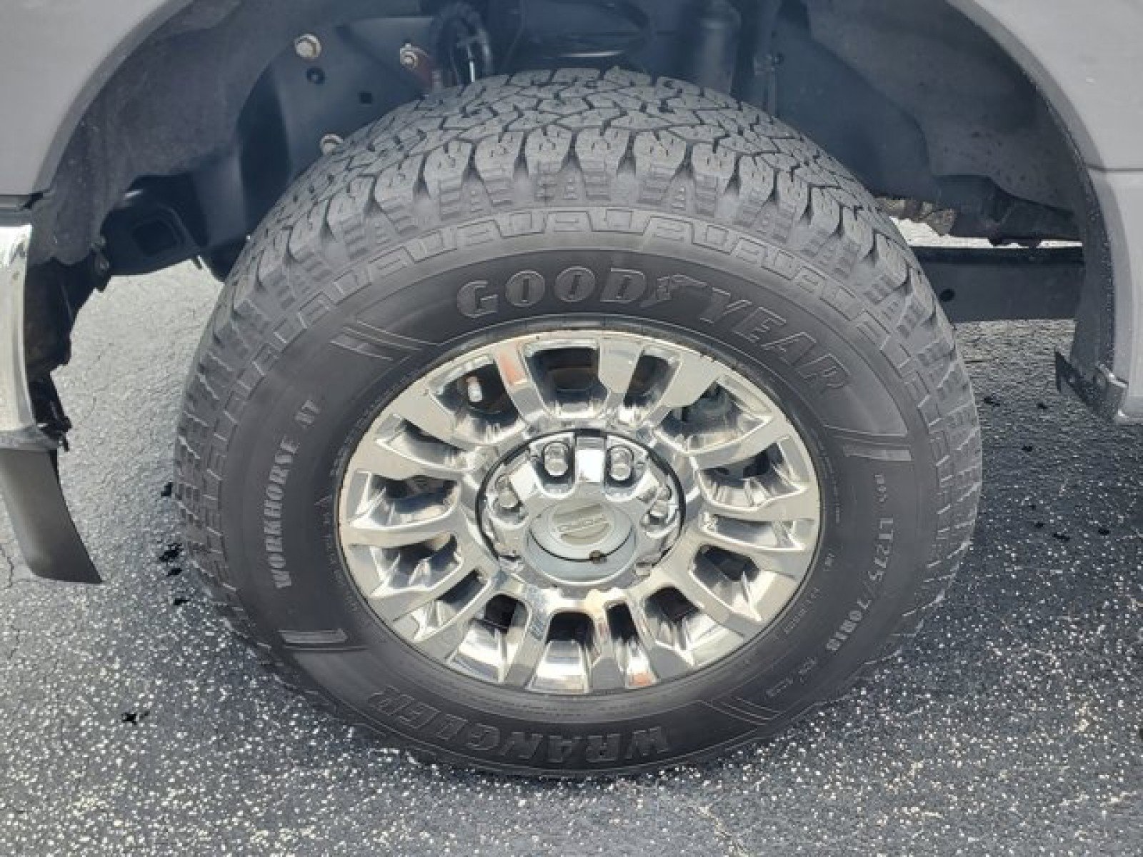Certified 2021 Ford F250 XLT w/ XLT Premium Package AWD/4WD image 4