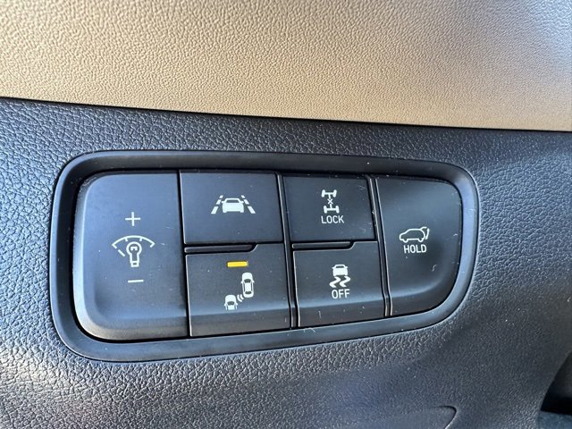 Used 2020 Hyundai Santa Fe SEL w/ Convenience Package image 16