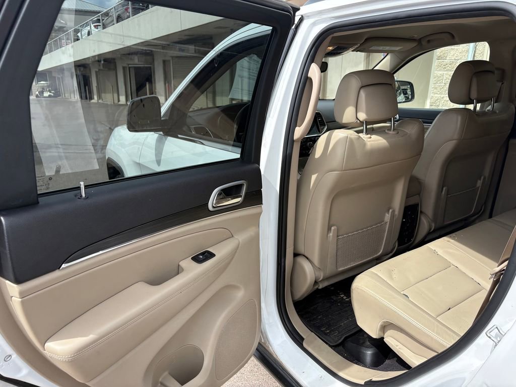 Used 2019 Jeep Grand Cherokee Limited AWD/4WD image 25