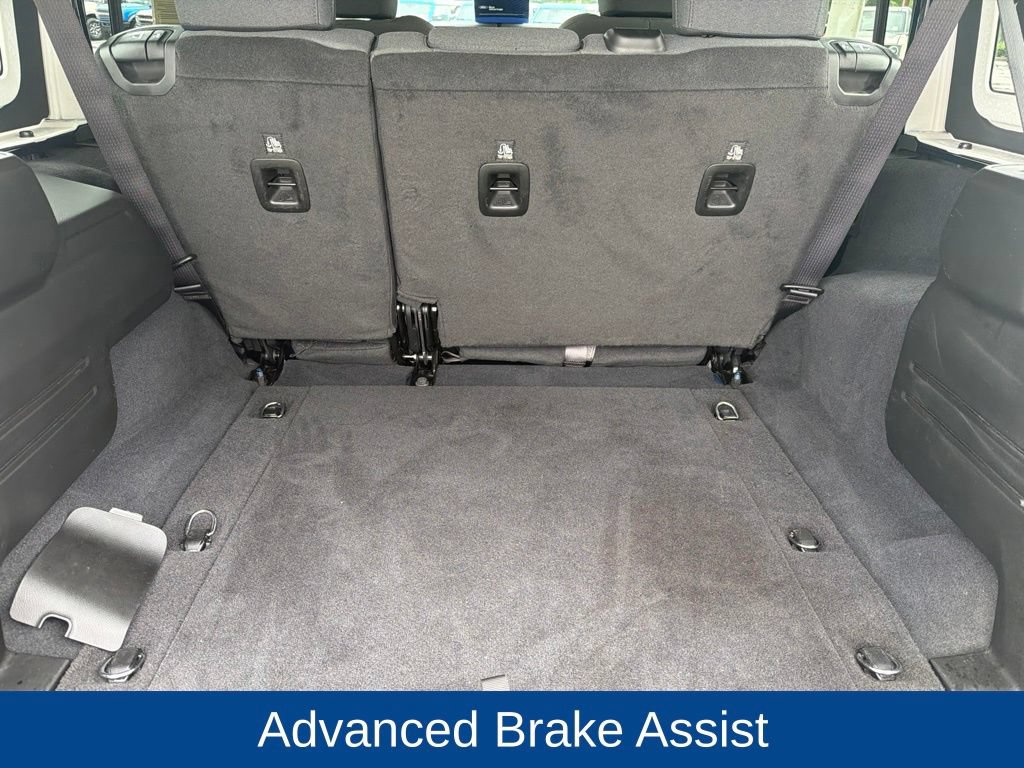 Used 2025 Jeep Wrangler Unlimited Sahara AWD/4WD image 11