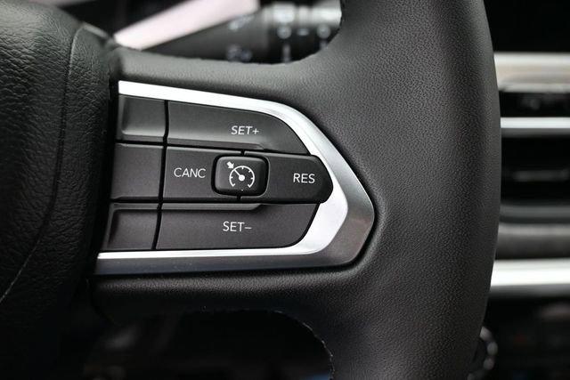 Used 2023 Jeep Compass Latitude AWD/4WD image 16