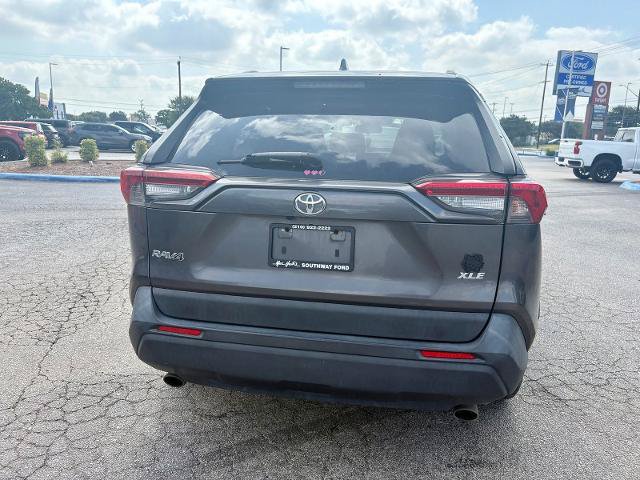 Used 2020 Toyota RAV4 XLE w/ Convenience Package FWD image 4