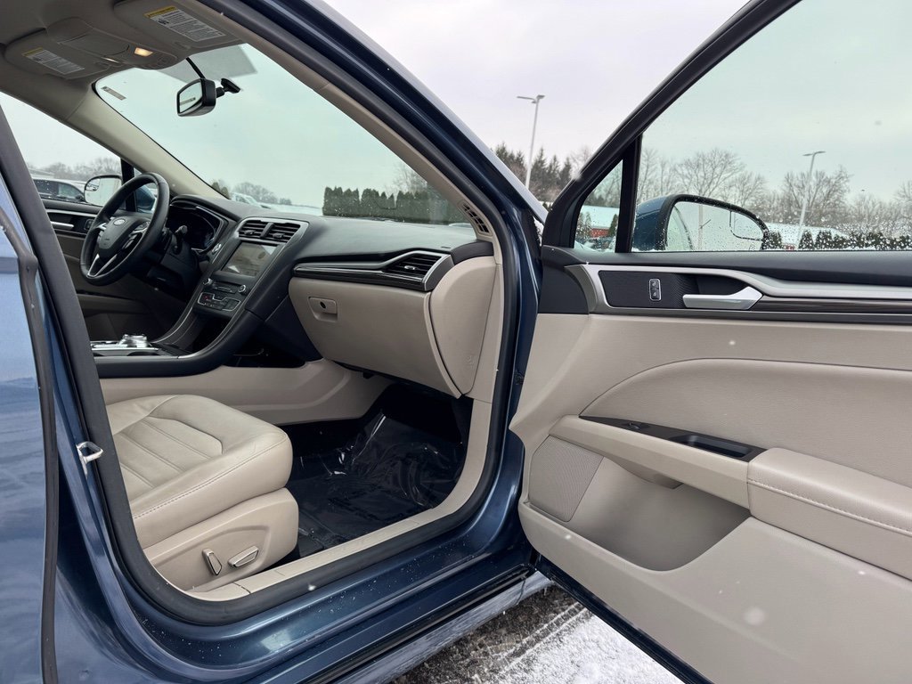 Certified 2018 Ford Fusion SE w/ Fusion SE Technology Package image 11