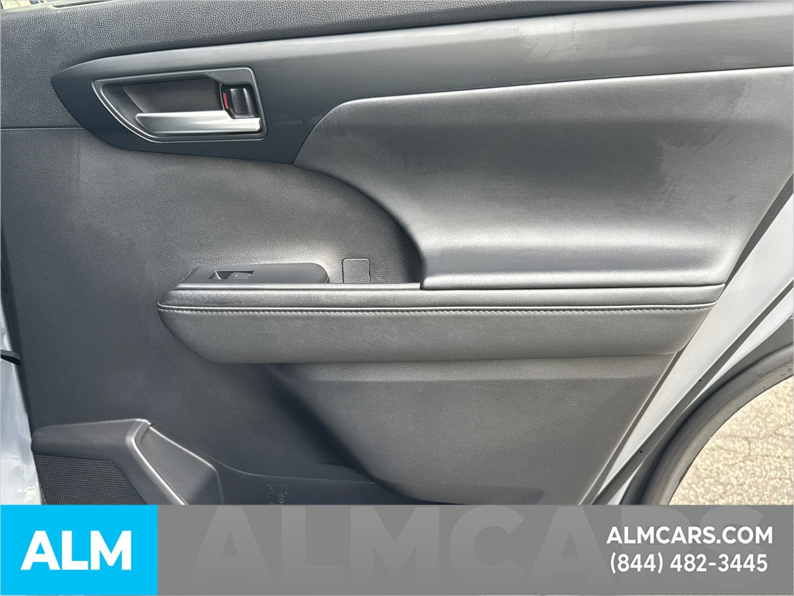 Used 2021 Toyota Highlander XLE image 18