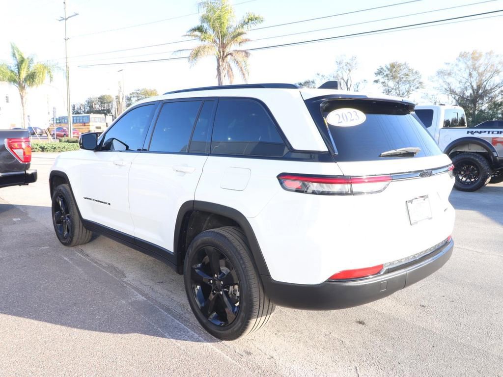 Used 2023 Jeep Grand Cherokee Limited w/ Black Appearance Package image 3