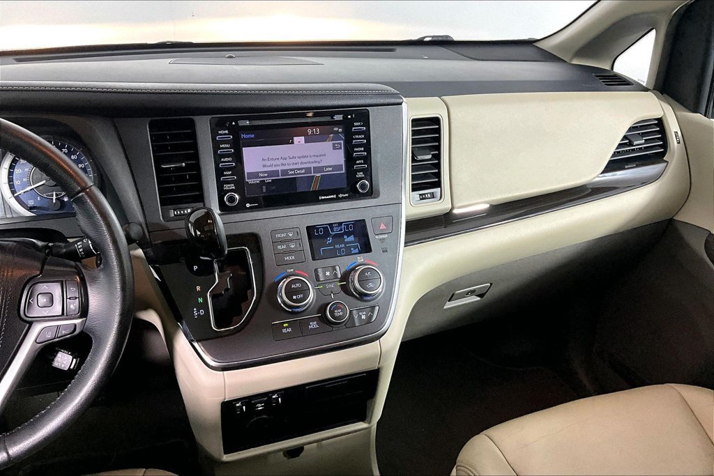Used 2019 Toyota Sienna XLE w/ XLE Navigation Package FWD image 6