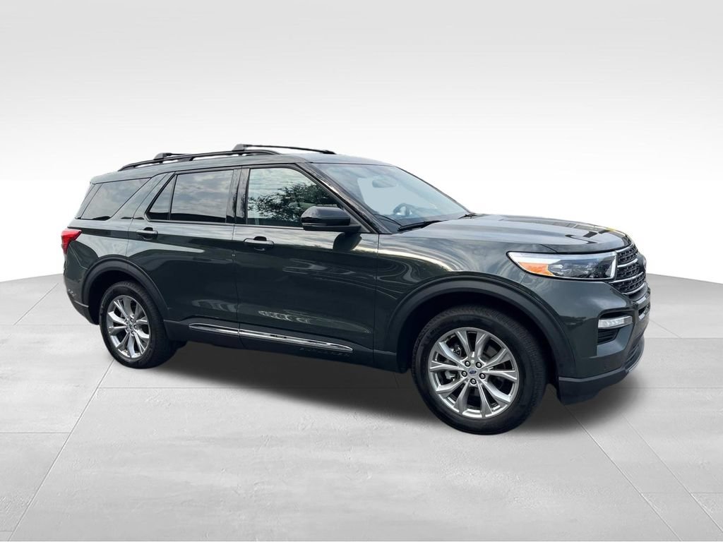 Certified 2024 Ford Explorer XLT w/ Equipment Group 202A AWD/4WD image 2