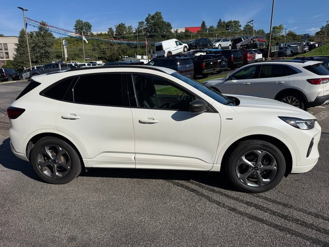 Certified 2023 Ford Escape ST-Line w/ Tech Pack #1 AWD/4WD image 9