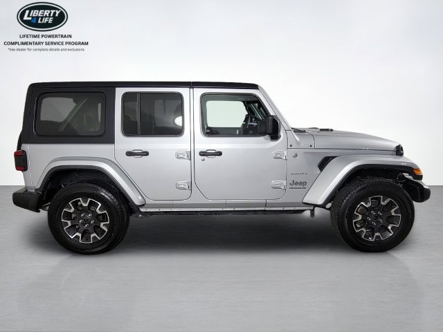 Used 2024 Jeep Wrangler Unlimited Sahara w/ Technology Group AWD/4WD image 2