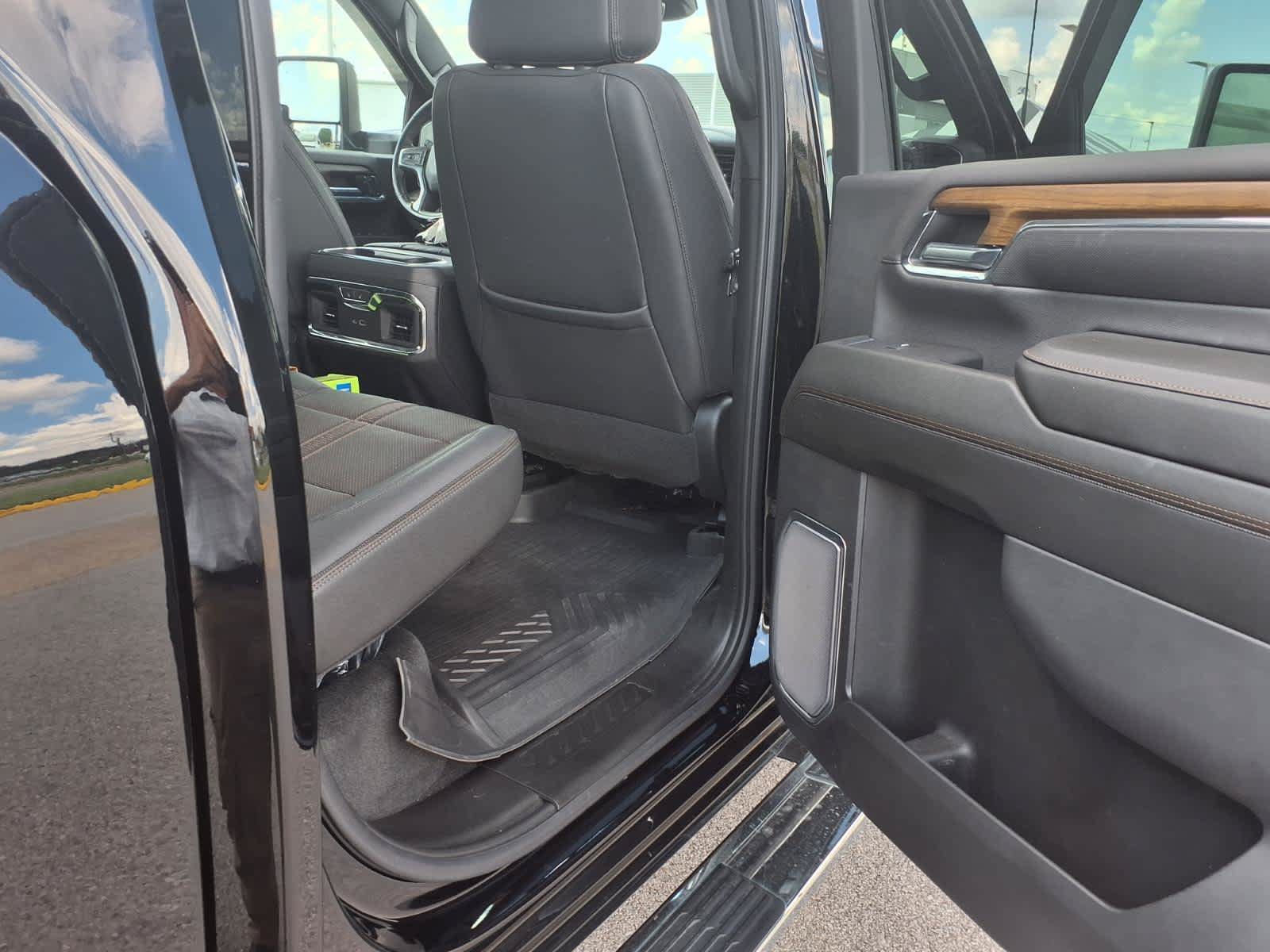Used 2024 Chevrolet Silverado 2500 High Country w/ High Country Premium Package AWD/4WD image 28