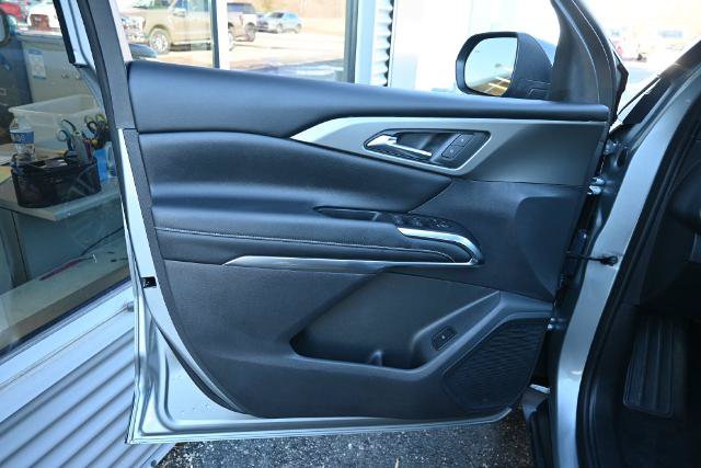 Used 2024 Chevrolet Traverse LS AWD/4WD image 20