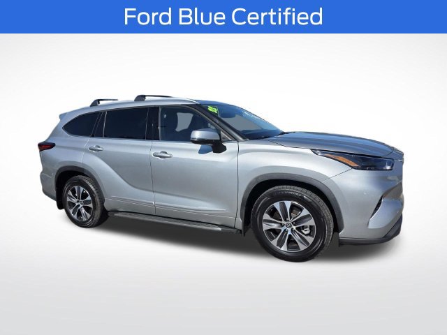 Used 2022 Toyota Highlander XLE FWD image 1