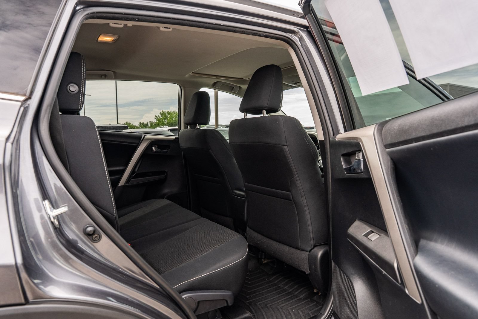 Used 2018 Toyota RAV4 XLE w/ Plus Extra Value Package FWD image 13