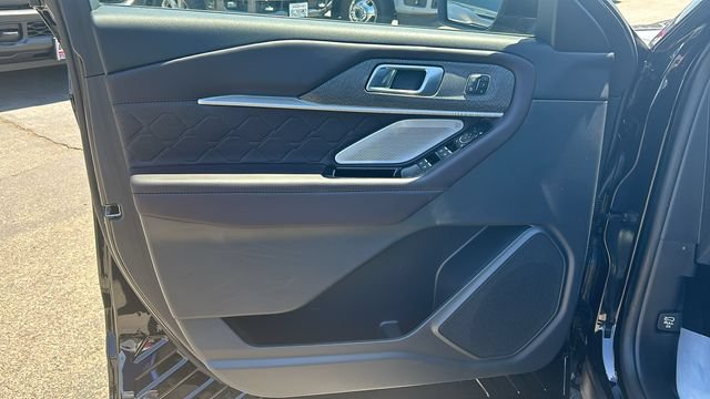 Certified 2025 Ford Explorer Platinum w/ Ultimate Package AWD/4WD image 18