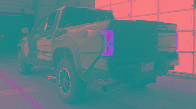 Used 2025 Toyota Tacoma TRD Off-Road image 3