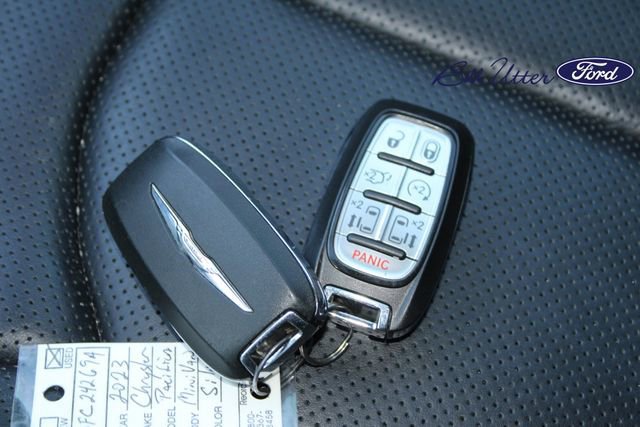 Used 2023 Chrysler Pacifica Limited image 27