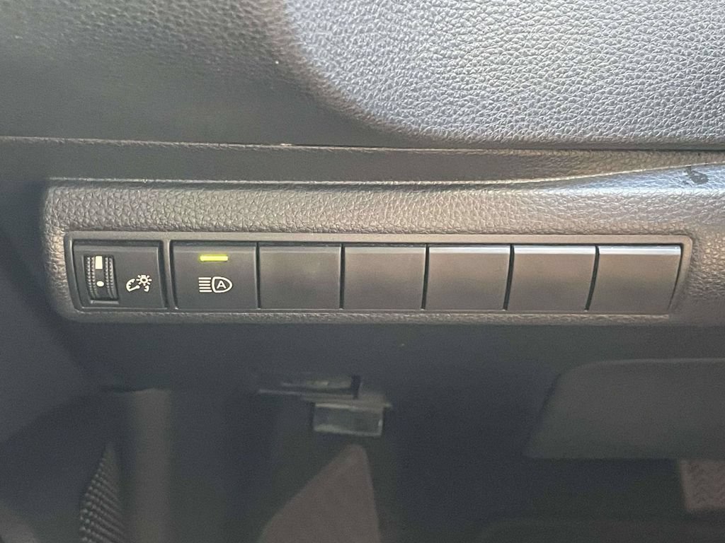 Used 2020 Toyota Corolla LE FWD image 24