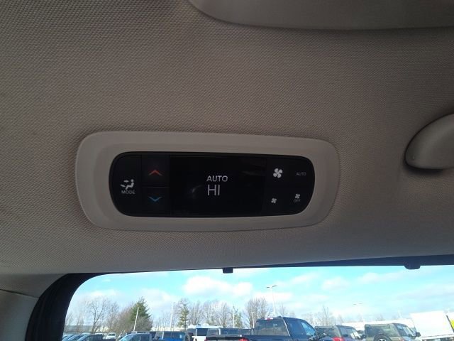 Used 2023 Chrysler Pacifica Touring-L image 21