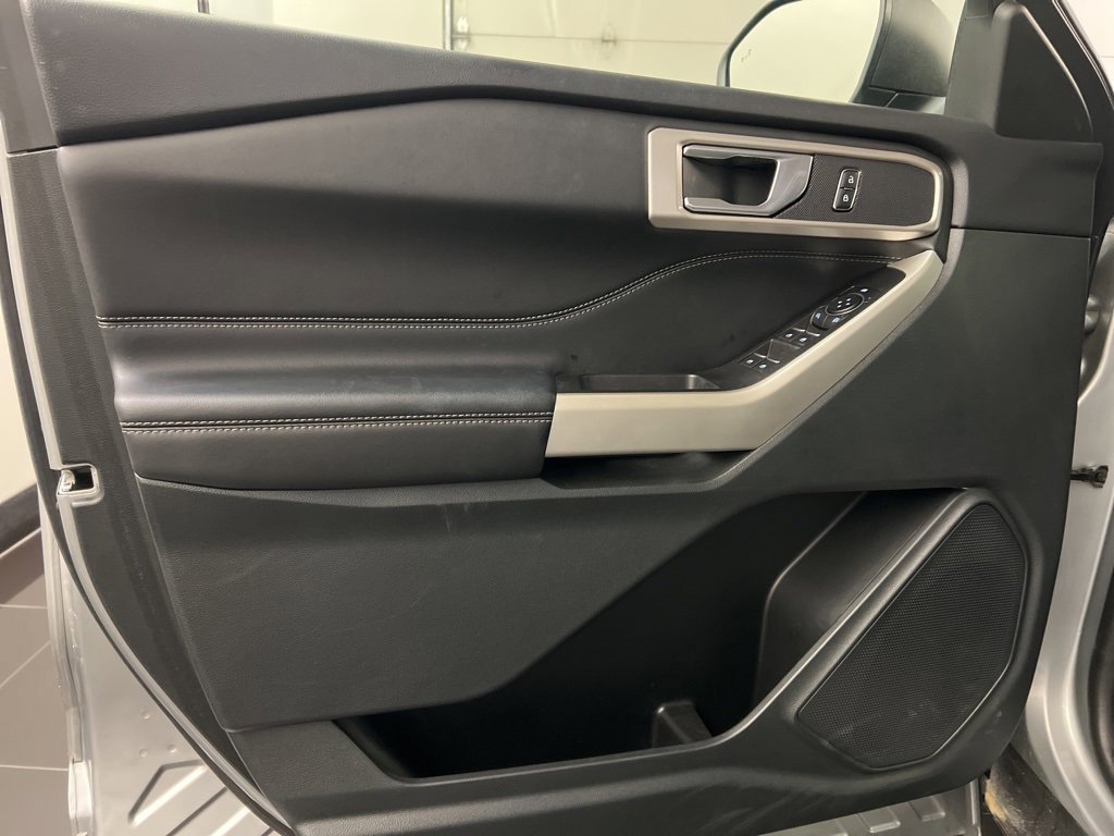 Certified 2023 Ford Explorer XLT w/ Equipment Group 202A image 28