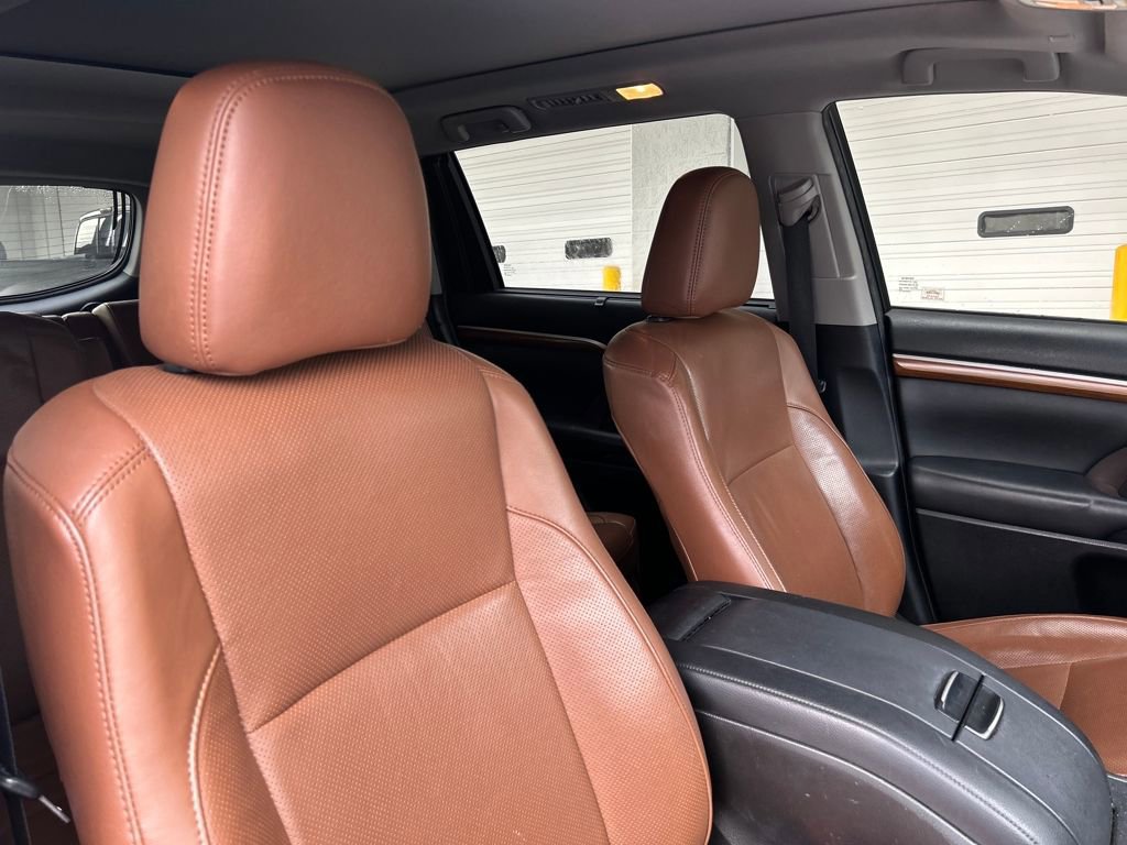 Used 2019 Toyota Highlander FWD V6 image 14