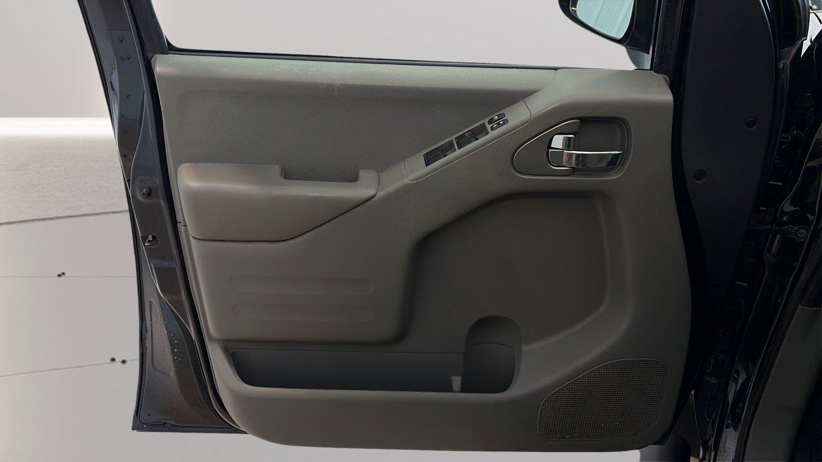 Used 2021 Nissan Frontier SV w/ Midnight Edition Floor Mats AWD/4WD image 20
