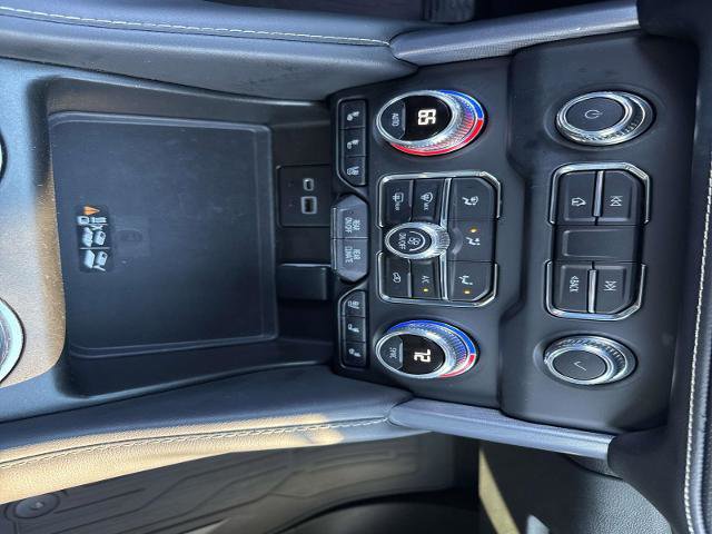 Used 2022 GMC Yukon SLT w/ SLT Premium Package image 25