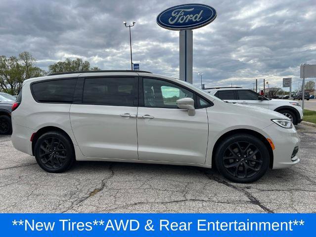 Used 2021 Chrysler Pacifica Touring-L w/ Uconnect Theater Family Group AWD/4WD image 7